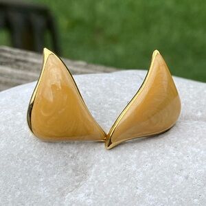 Vintage 80’s earrings peach color wavy design gold tone accent